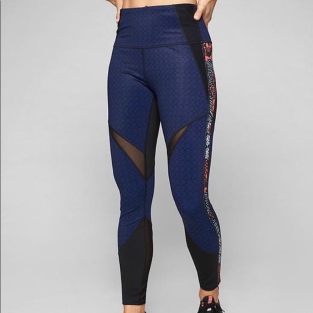 Athleta Lotus Precision 7/8 Tights. Size XS